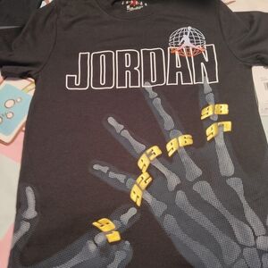 2 Jordan Boys Black Graphic T-Shirt (Small 8-10)